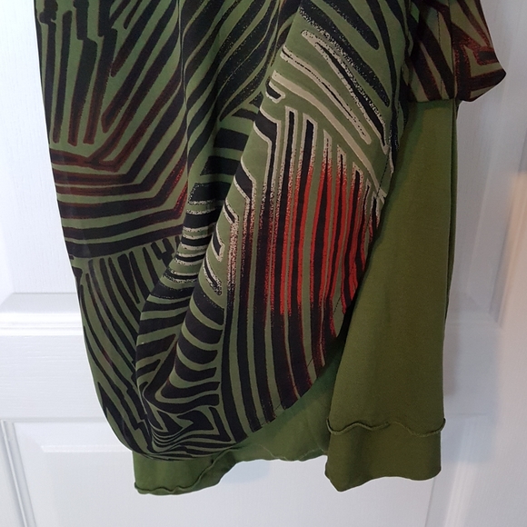 Green pattern dress with waist sash - Picture 4 of 5